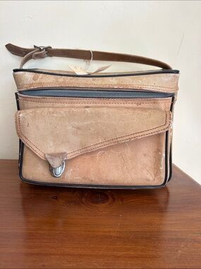 Vintage Perrin The Sportsman 502 Tan Leather Camera Messenger Bag w/ Patina